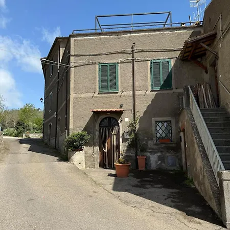 Апартаменты La Casa In Castello Больсена